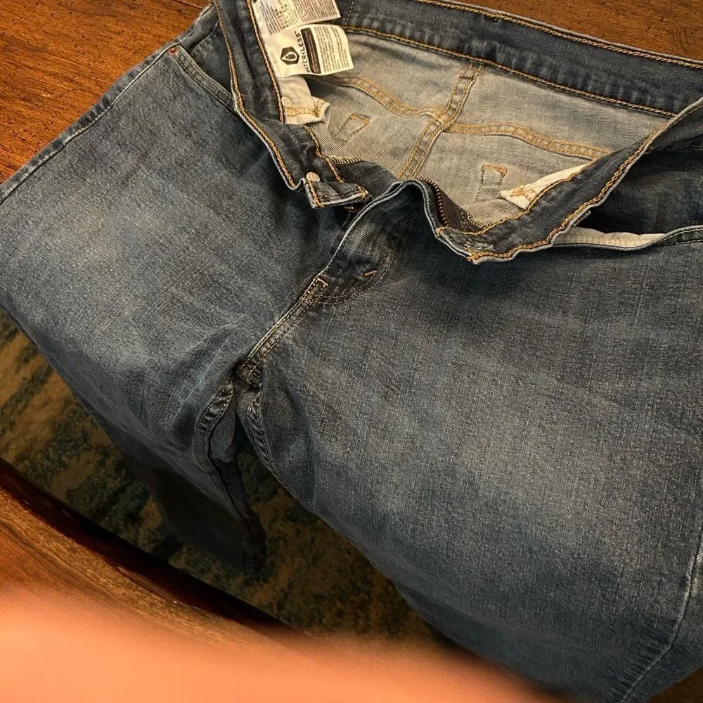 Levi 559 Jeans Men’s Size 33/30 EUC